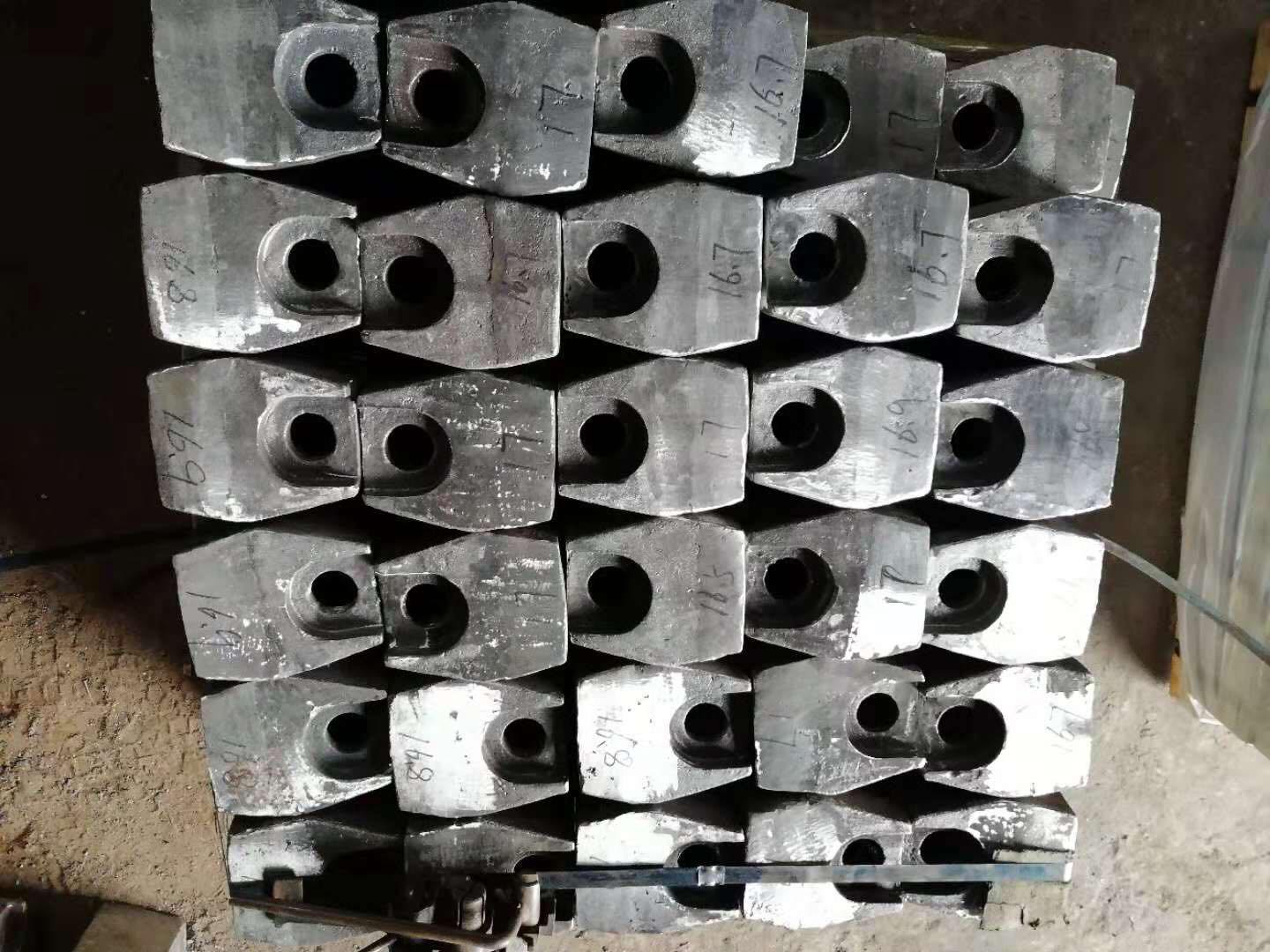 哈德托普华亨（山西）耐磨铸业有限公司的双金属锤头